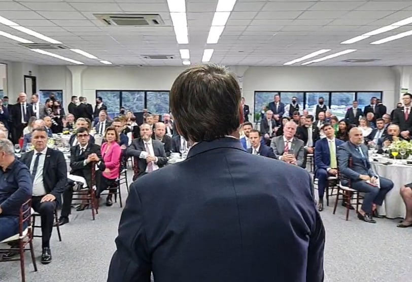 Bolsonaro: “Barroso quer que nossas filhas de 12 anos tenham relações sexuais”