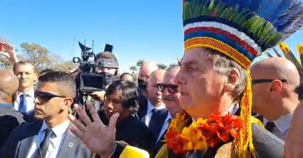Ministro concede a Bolsonaro medalha por “proteção dos povos indígenas”