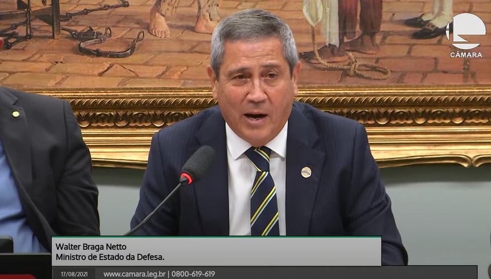 “Não existe política dentro do quartel”, diz Braga Netto