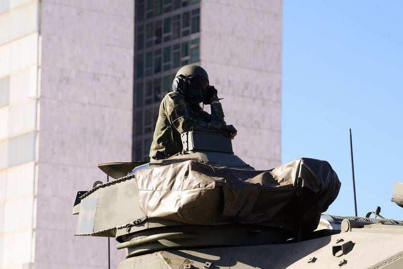 Tanques tiveram que voltar a Brasília para micareta militar