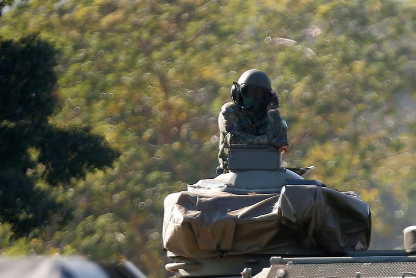 O efeito colateral da micareta militar