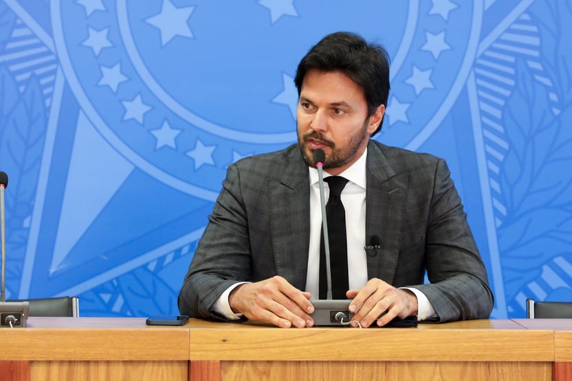 Governo quer privatizar Correios em julho de 2022, diz Fábio Faria