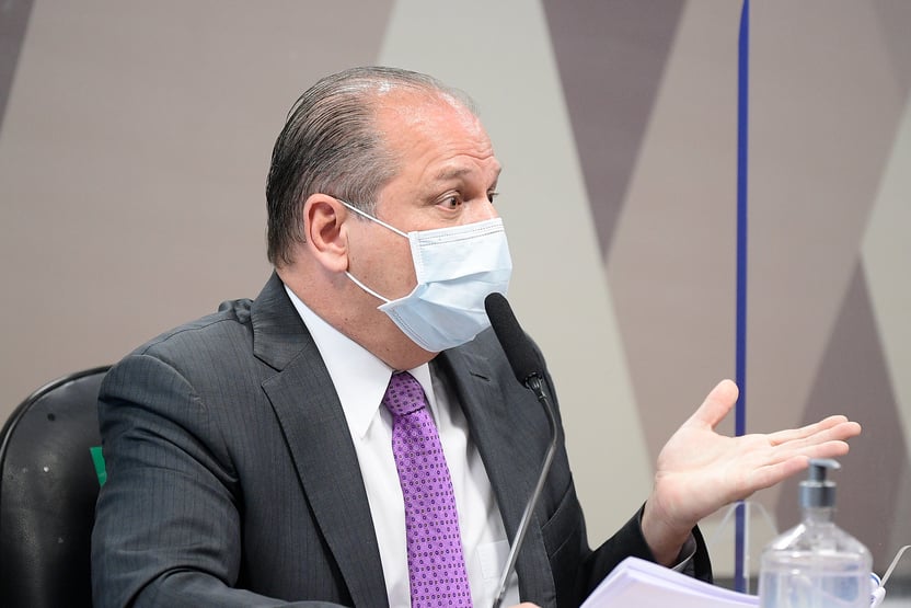 Barros apresenta notícia-crime contra Renan por denunciação caluniosa