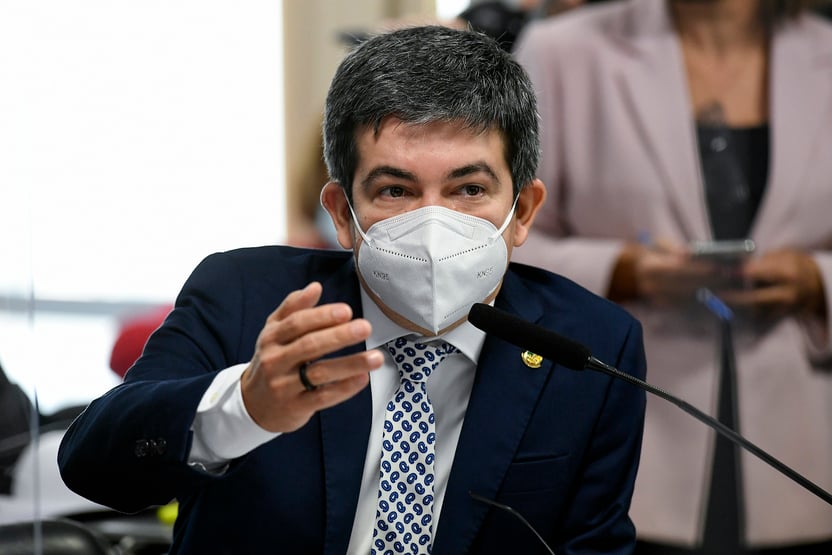 Randolfe: “Não descartamos pedir o impeachment de Aras”