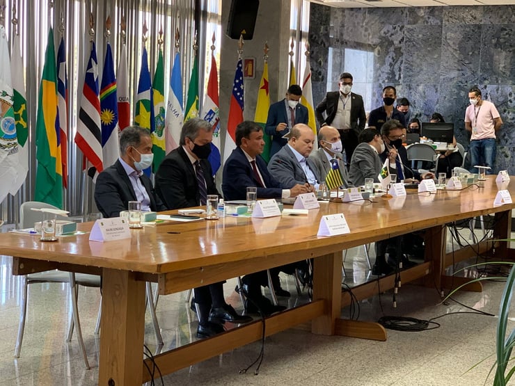 Governadores pedem reunião de Bolsonaro com demais Poderes
