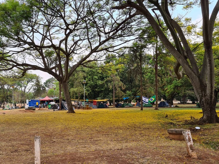 Governo do DF ainda não expulsou bolsonaristas acampados irregularmente em parque de Brasília