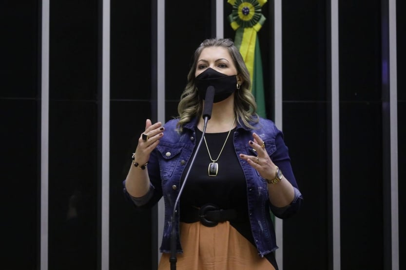 Moraes autoriza compartilhar quebra de sigilo de deputada bolsonarista