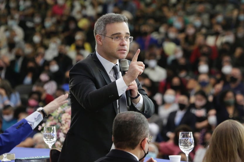 Quem é André Mendonça?