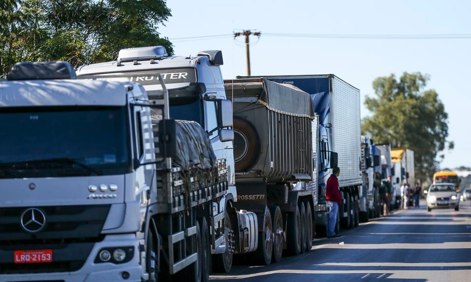 Protestos de caminhoneiros em rodovias atingem 14 estados