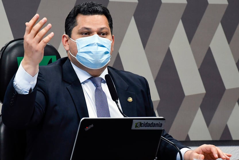 Alcolumbre mantém assessor suspeito de comandar rachadinha