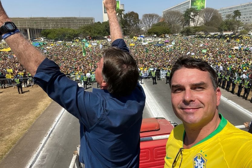 “O único desestabilizador da democracia”, diz Flávio, sem citar Moraes