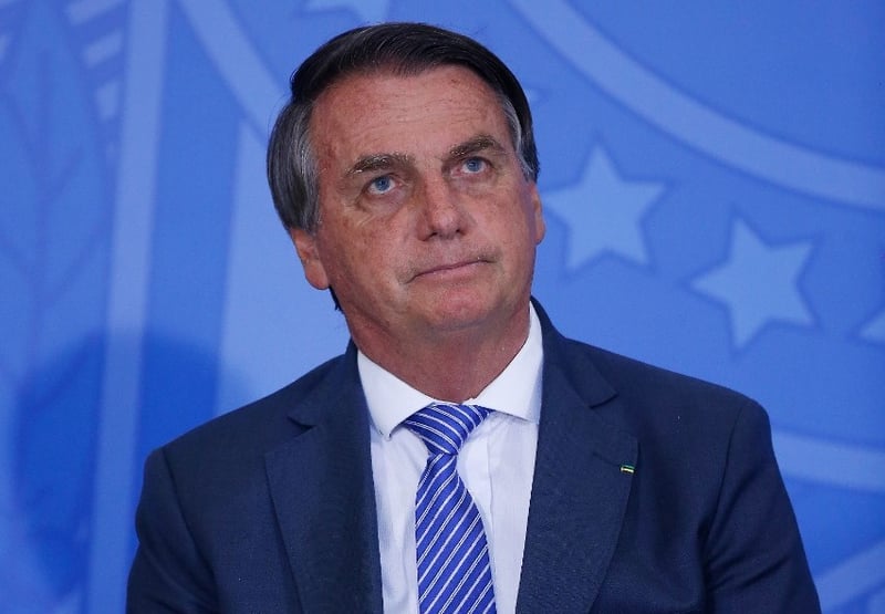 Após testar negativo para Covid, Bolsonaro retoma agenda presencial