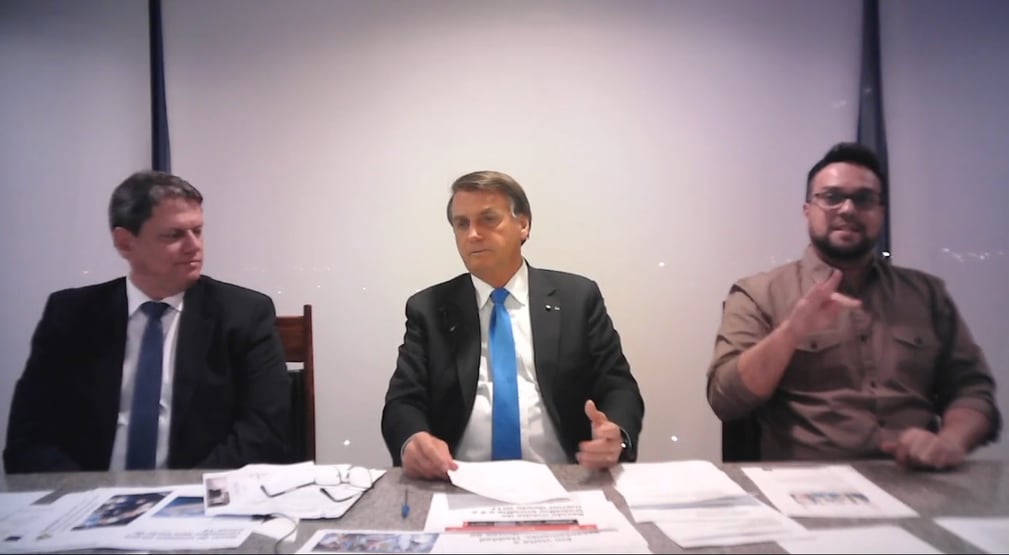 Em live, Bolsonaro mente ao dizer que Brasil é país que menos sofre com inflação