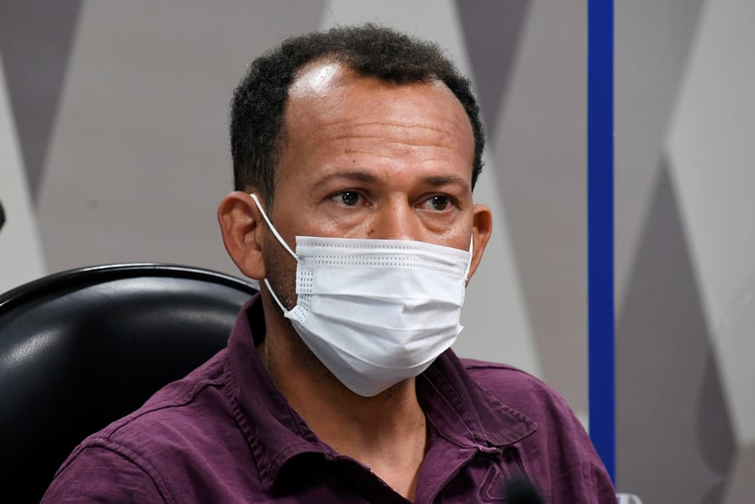 Motoboy Ivanildo não aceita entregar celular à CPI