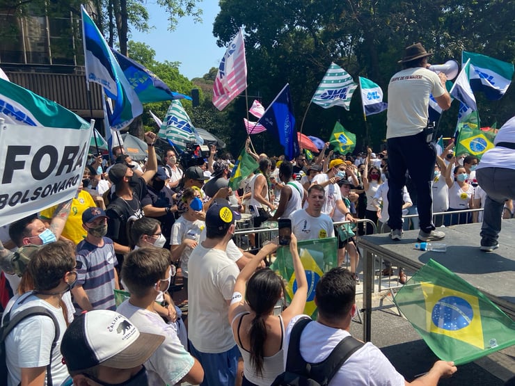 “Bolsonaro, quadrilheiro, devolve o meu dinheiro”
