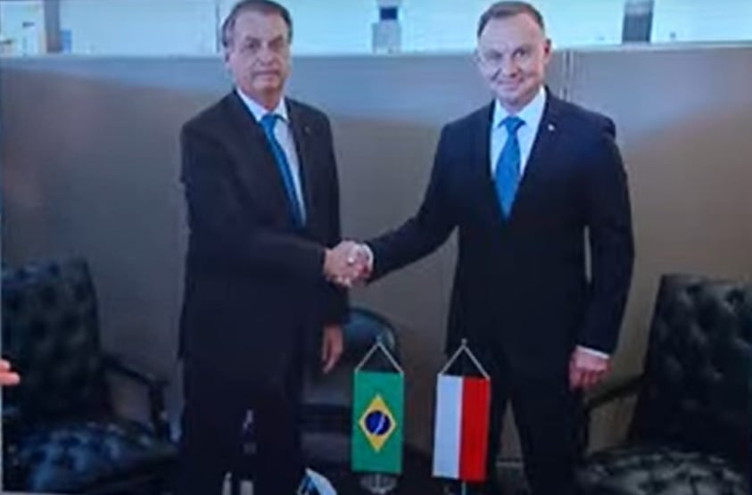 Bolsonaro se encontra com presidente da Polônia