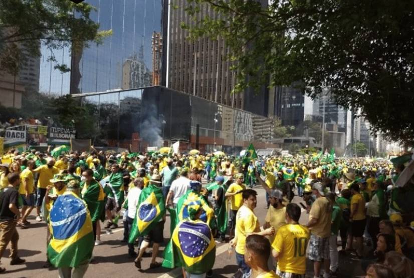 Bolsonaristas criticam imprensa e atacam STF em ato na Paulista