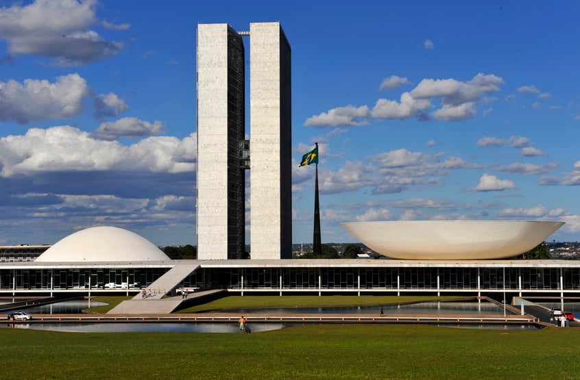 PEC dos Precatórios garantiu emendas de relator, reajuste a servidor e fundão