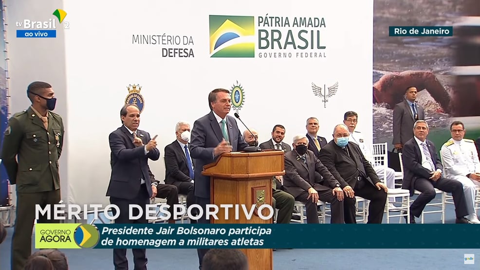 “Quem quer paz se prepare para guerra”, diz Bolsonaro