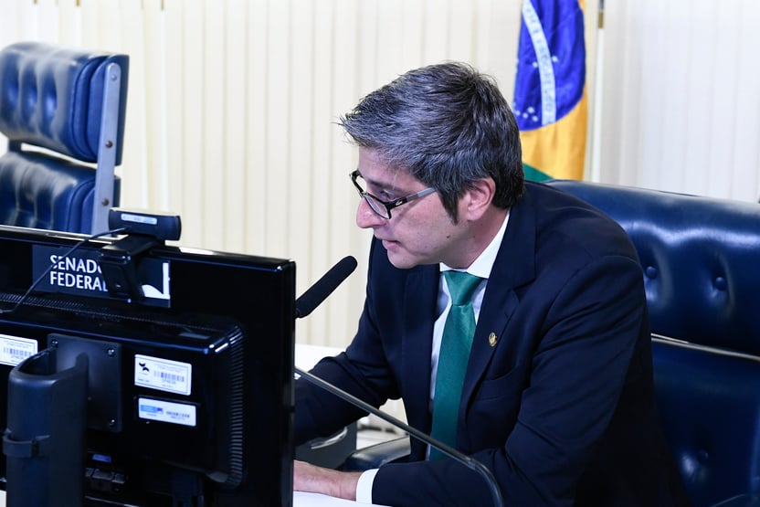 Líder do governo no Senado quer ir ao STF para impedir CPI do MEC