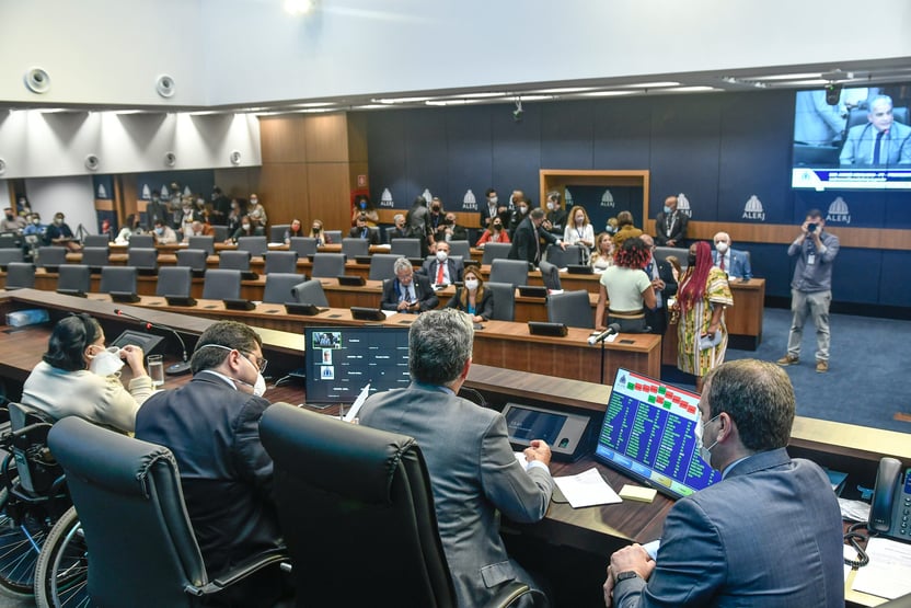 Assembleia do Rio aprova lei que permite flexibilizar uso de máscaras
