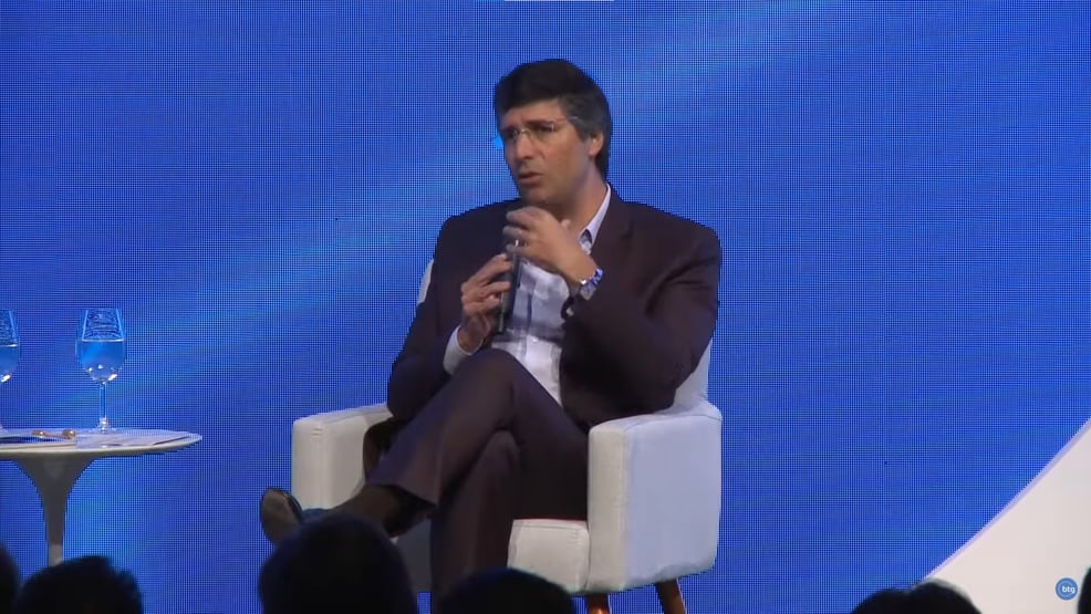 Esteves diz que vê “copo meio cheio” com Lula e Bolsonaro