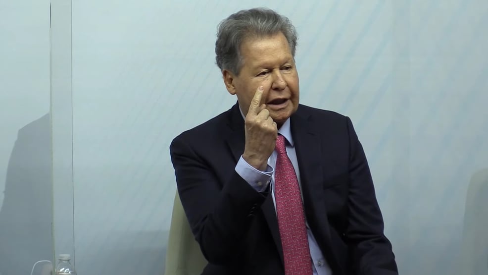 Arthur Virgílio diz que sobe escadaria da Penha de joelhos se Aécio deixar PSDB