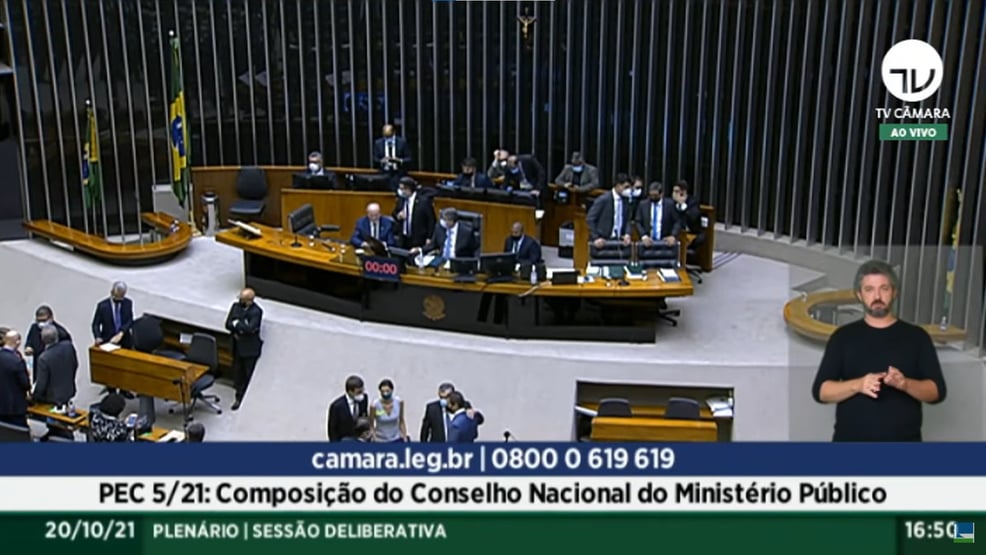 Deputados rejeitam novo requerimento; vai começar a votação da PEC da Vingança
