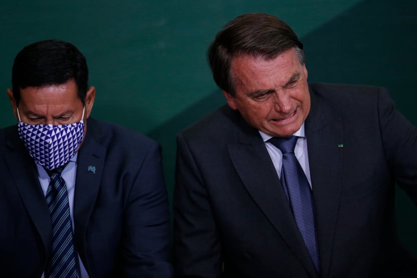 Bolsonaro é incapaz de gerir a economia ou a crise sanitária, diz Financial Times