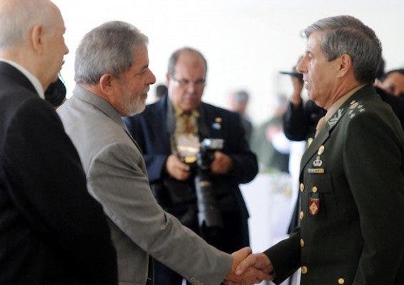 Militares não vão resistir ao Lula lá
