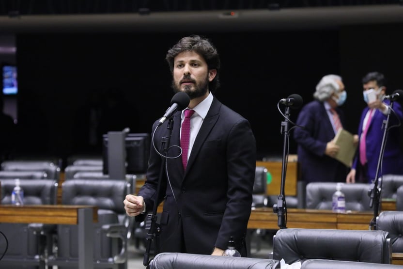 Relator do Auxílio Brasil insiste em correção pela inflação