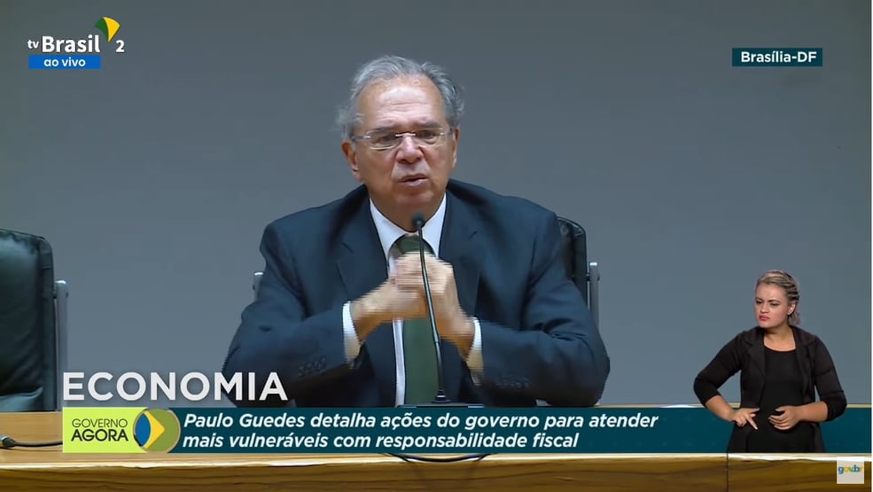 “Quando eu estou morrendo afogado, ele aparece”, diz Guedes, sobre Bolsonaro