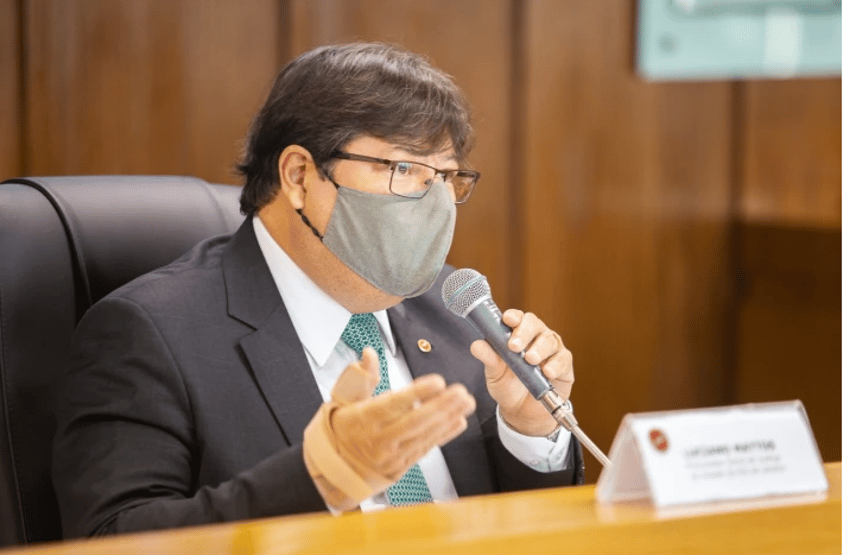 Procurador-geral de Justiça do Rio participa de manifestação contra PEC da Vingança