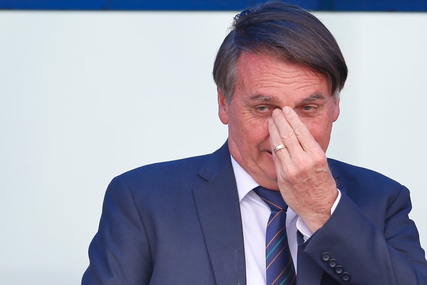 Jair Bolsonaro recua e libera R$ 3,5 bilhões para internet nas escolas