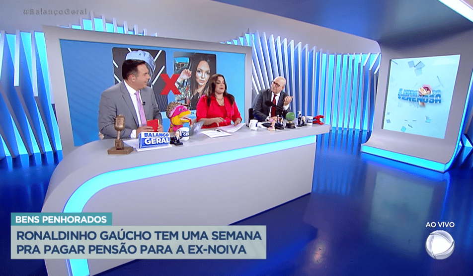 Globo muda programação para deter Record