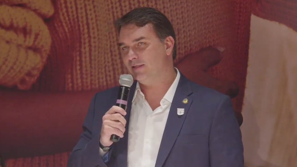 O ato falho de Flávio Bolsonaro