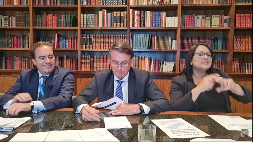 Após trégua, Bolsonaro critica o STF por demora em ação sobre combustíveis