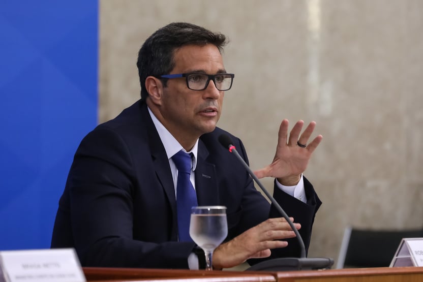 Presidente do BC diz que nova variante da Covid preocupa e impactos ainda são incertos