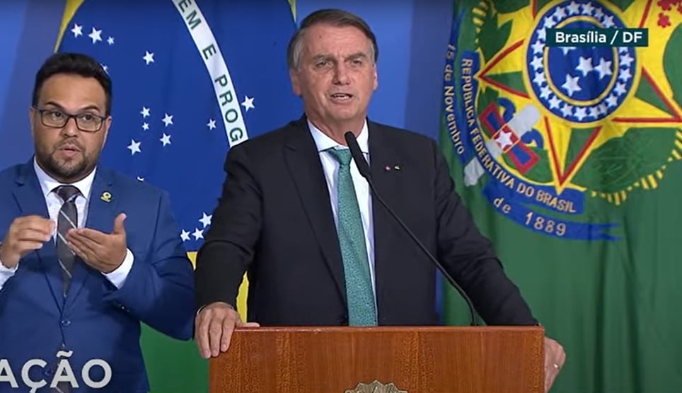 Bolsonaro diz que queria ter interferido no Enem: “A prova estaria marcada para sempre”