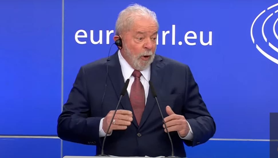 O que foram fazer Lula e Bolsonaro no exterior