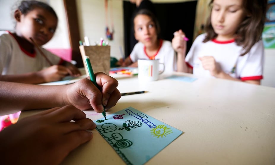 Escola no DF recebe 6 beterrabas e 12 cenouras para merenda de 250 alunos