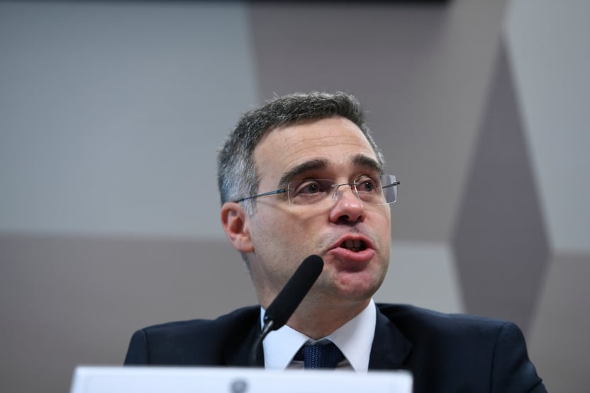“Não se pode criminalizar a política”, diz André Mendonça
