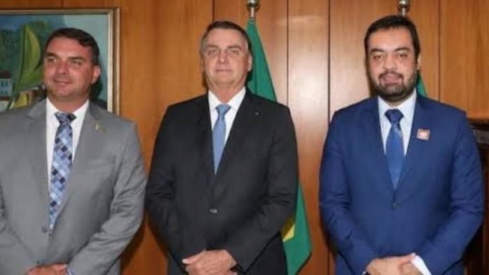 O almoço entre Flávio e Castro após a filiação de Bolsonaro ao PL
