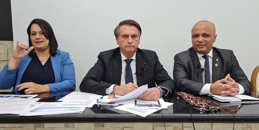 Bolsonaro nega interferência na PF em ação contra Ciro e Cid Gomes