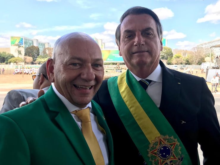 Bolsonaro diz ter demitido servidores do Iphan por interdição de obra de Hang