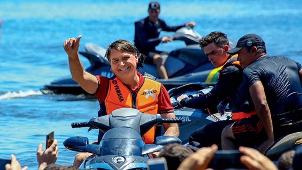 Governo Bolsonaro zera alíquotas para importação de jet-skis, balões e dirigíveis
