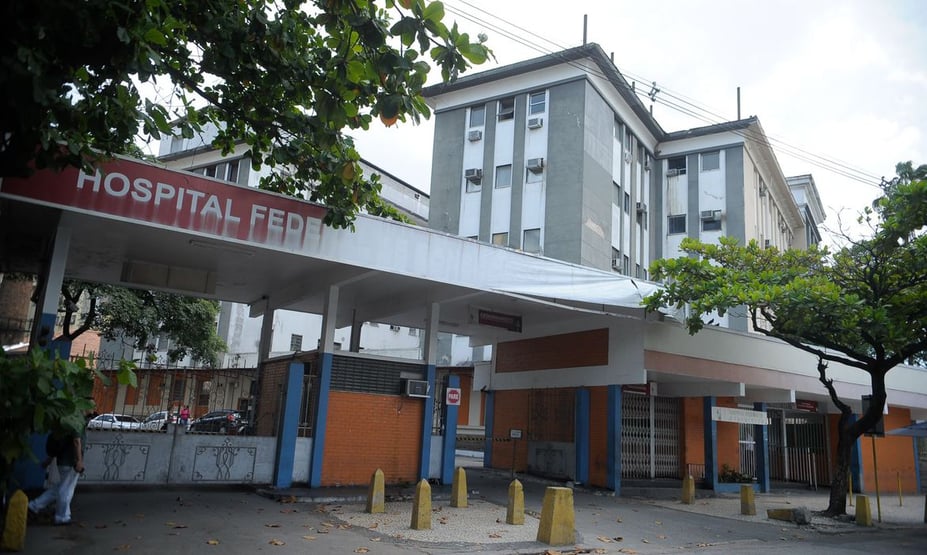 Deputados federais e secretário do TCU visitam Hospital Federal de Bonsucesso
