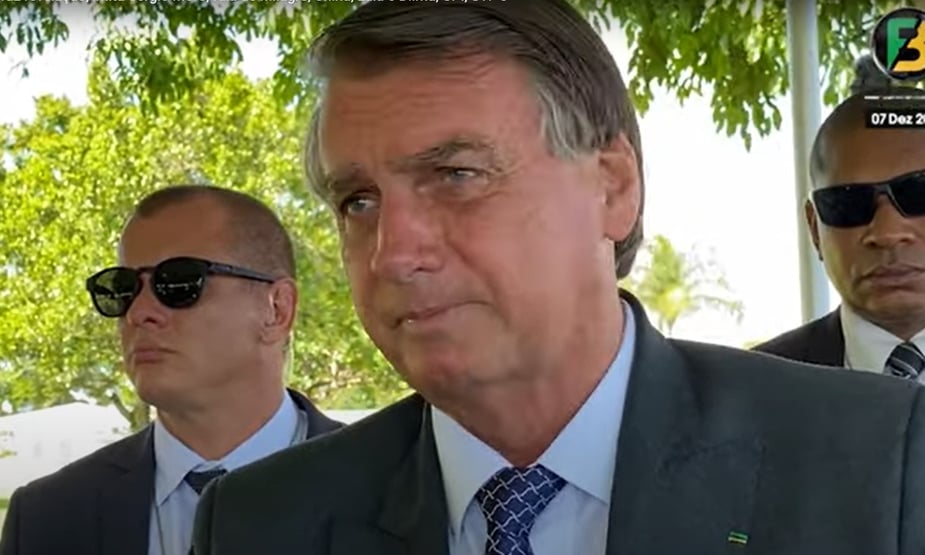Bolsonaro chama Moro de “idiota” e diz que ele “nunca abriu a boca”