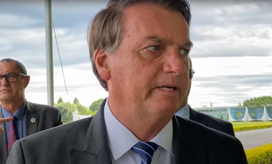 Jair Bolsonaro pede a seguranças mais cuidado com ‘cercadinho’