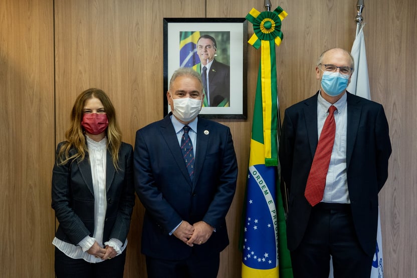 Queiroga apresenta estudo sobre doses de reforço que ele mesmo ignorou